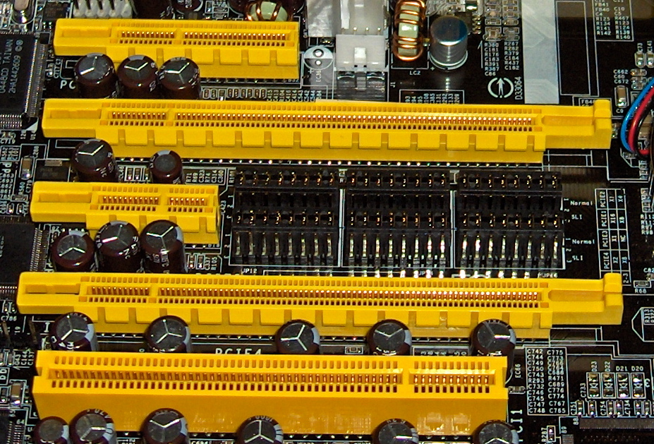 PCI-E_&_PCI_slots_on_DFI_LanParty_nF4_SLI-DR_20050531